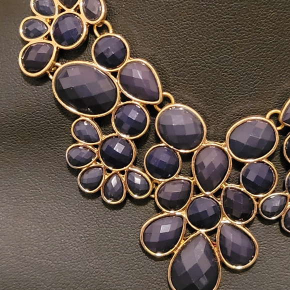 Estate Faceted Lucite Bib Necklace - Picture 3 of 5